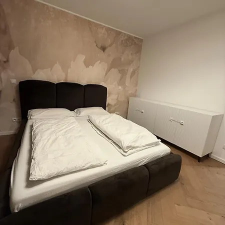 Апартаменты Modern Apartment, Parking And 2 Bathrooms