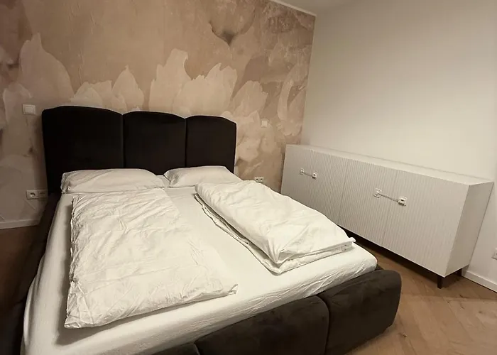 Апартаменты Modern Apartment, Parking And 2 Bathrooms