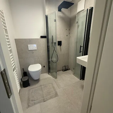 Modern Apartment, Parking And 2 Bathrooms